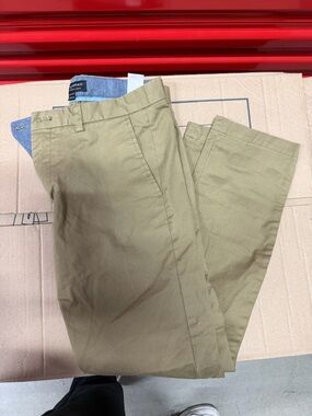 Banana Republic Men's Khaki Chino Pants